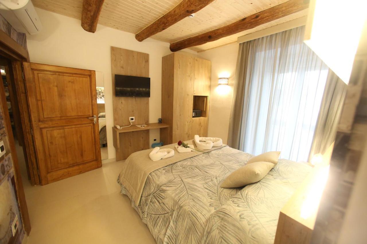 Relais Piazza Del Plebiscito B&B Nápoles Exterior foto